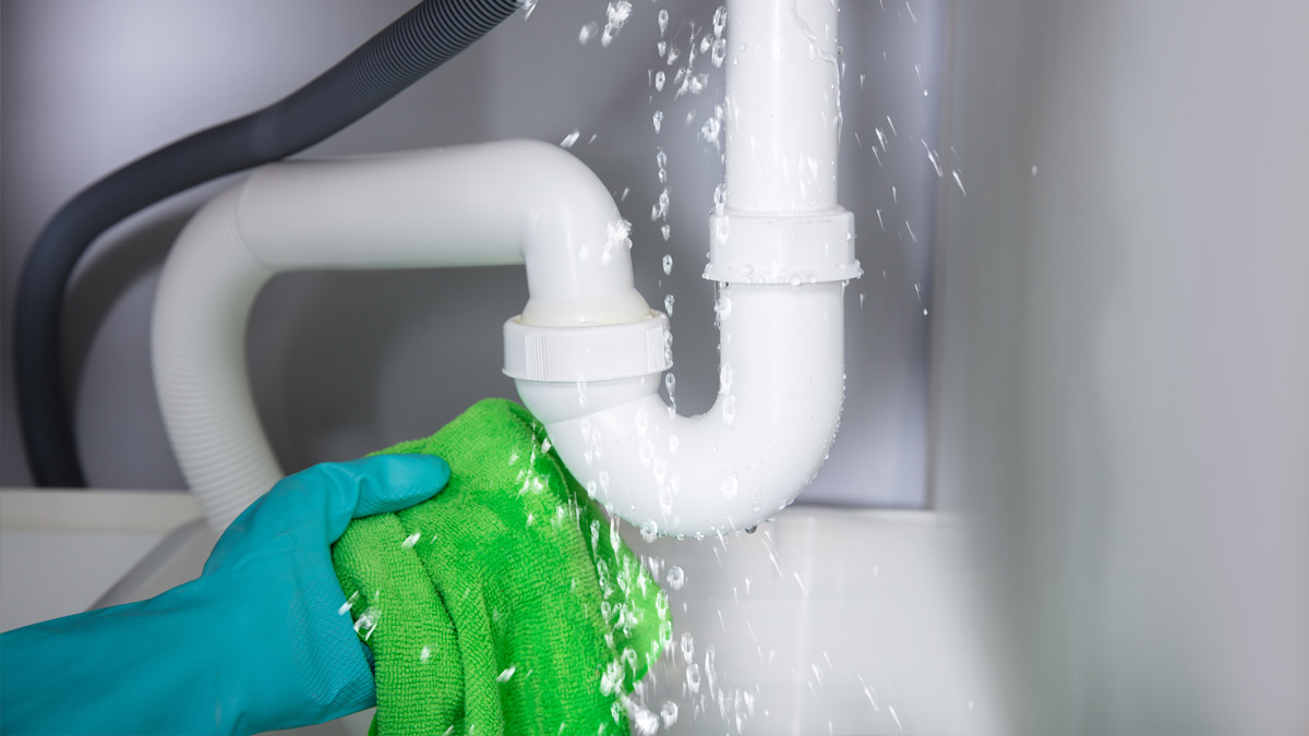 6 Common Causes of Kitchen Sink Leaking proplumber.uk